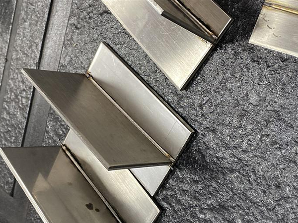 焊工難招？不用怕！手持激光焊接機(jī)實(shí)現(xiàn)效率倍增